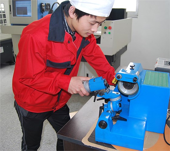 細(xì)工機(jī)-鑫愛(ài)機(jī)器設(shè)備