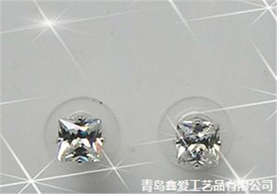 時(shí)尚鋯石耳環(huán)